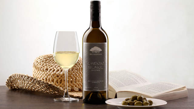 Review Anggur Putih Chenin Blanc, Wine Kelas Atas Dengan Aroma Fruity dan Bunga!